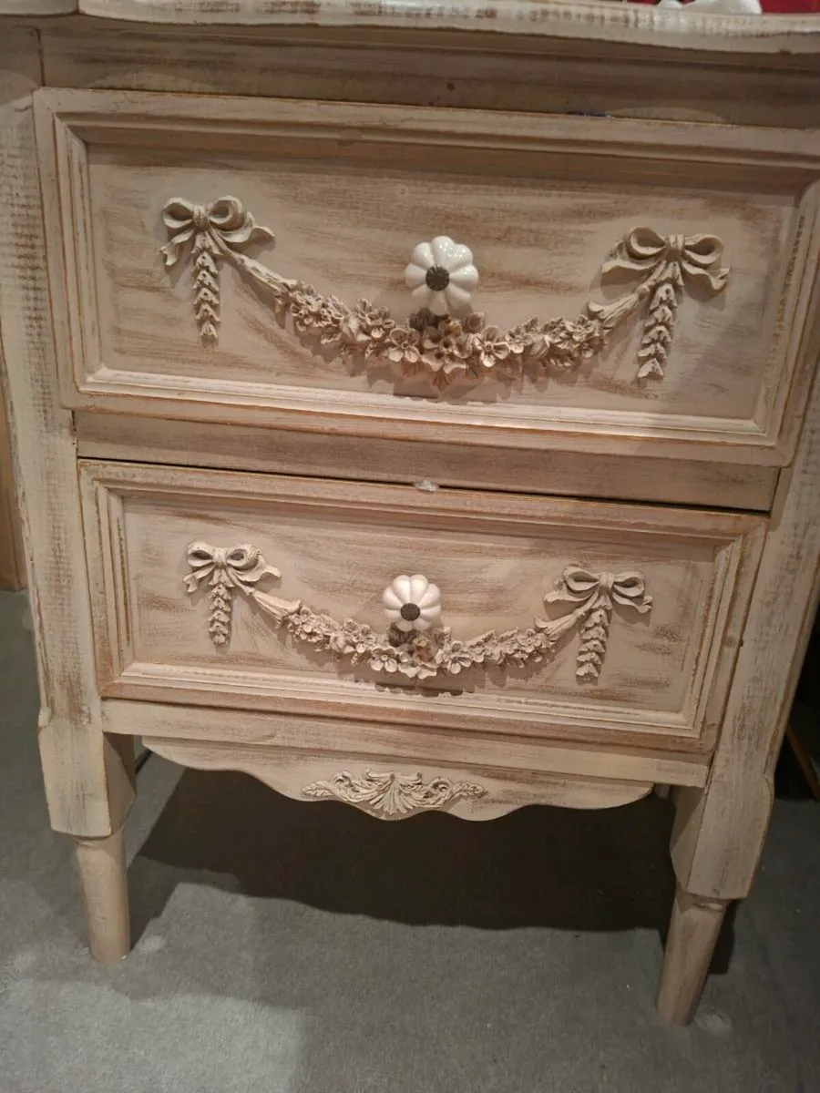 Quality Heavy Ninty Brownes Side Table - Image 1