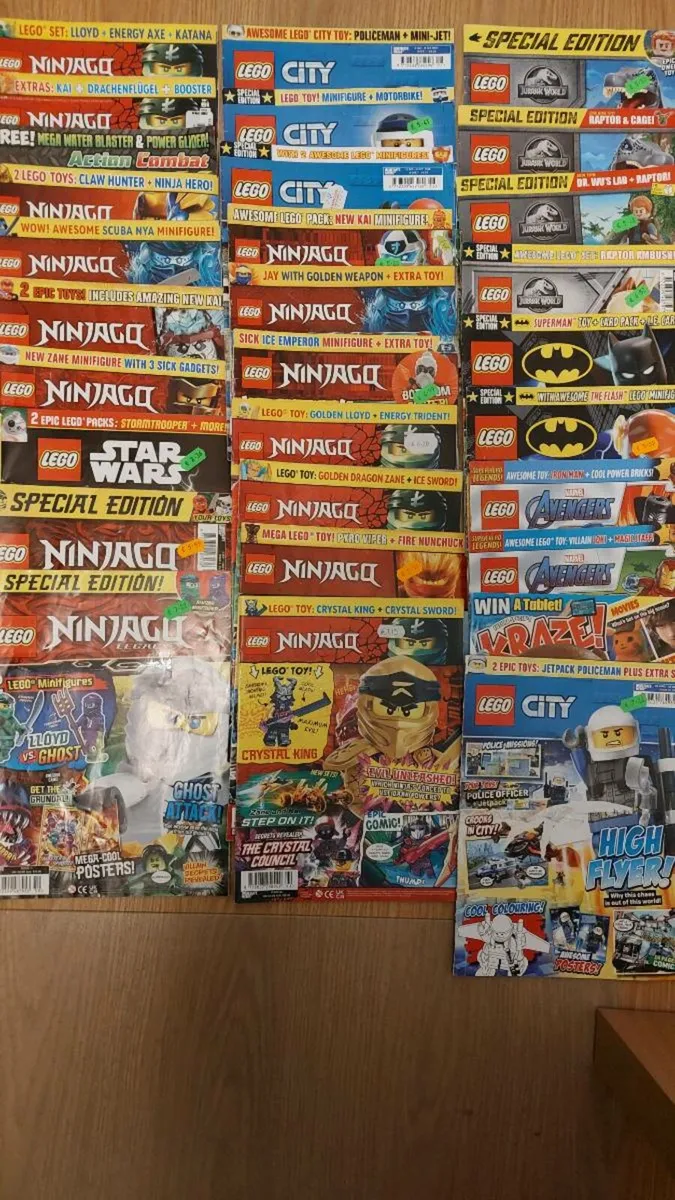 Lego magazines x 30 - Image 1