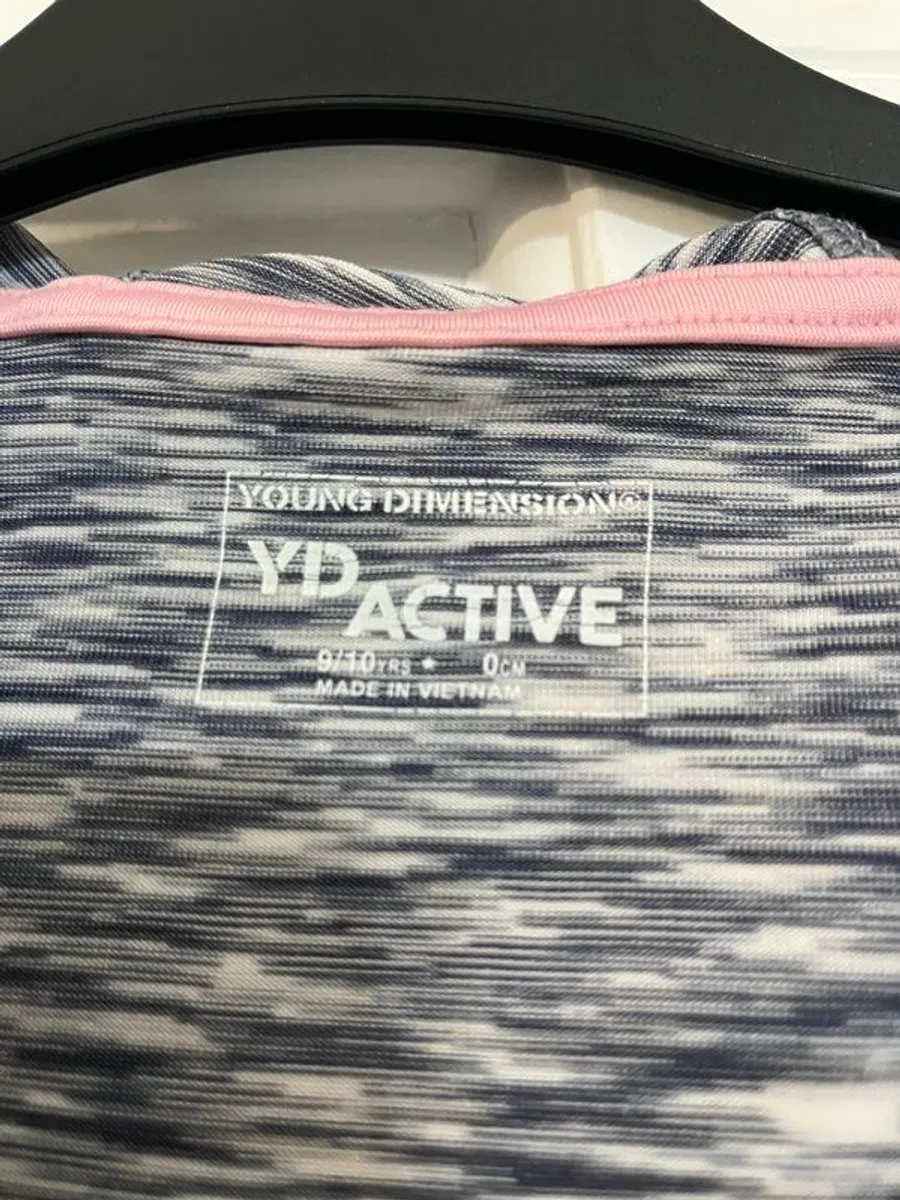 Girls hoodie, age 9-10 years. (Free girls clothes for first buyer to offer asking price on this) - Image 2