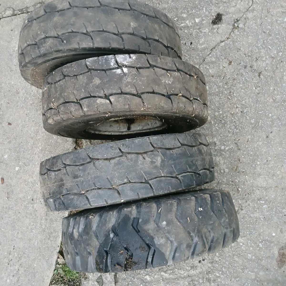 4 wheels and tyres 6.00-9 - Image 2