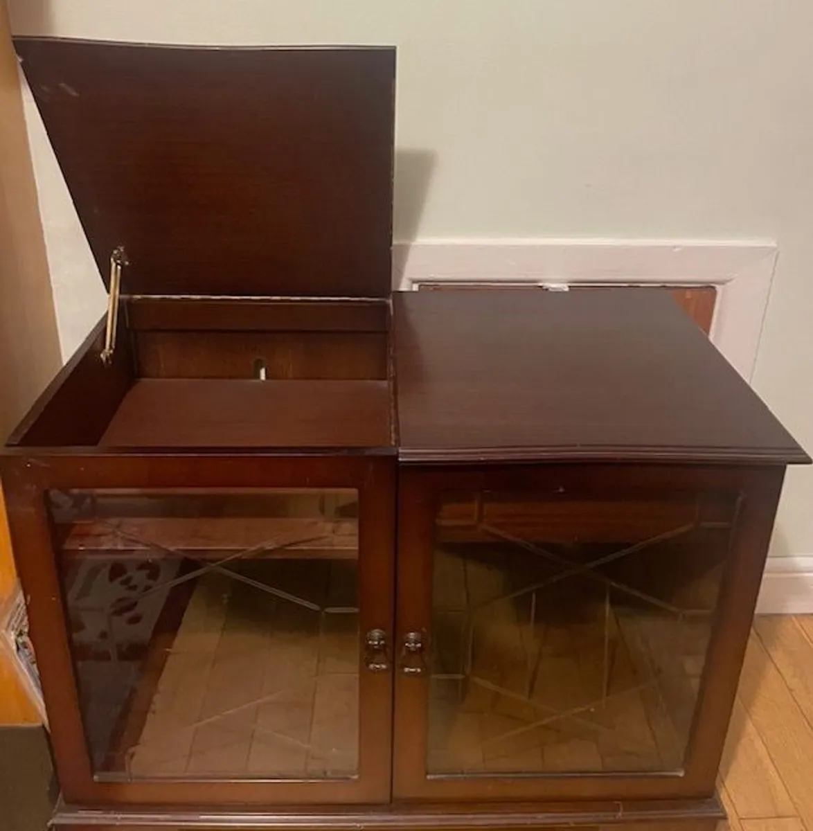 Mahogany Display Unit - Image 2