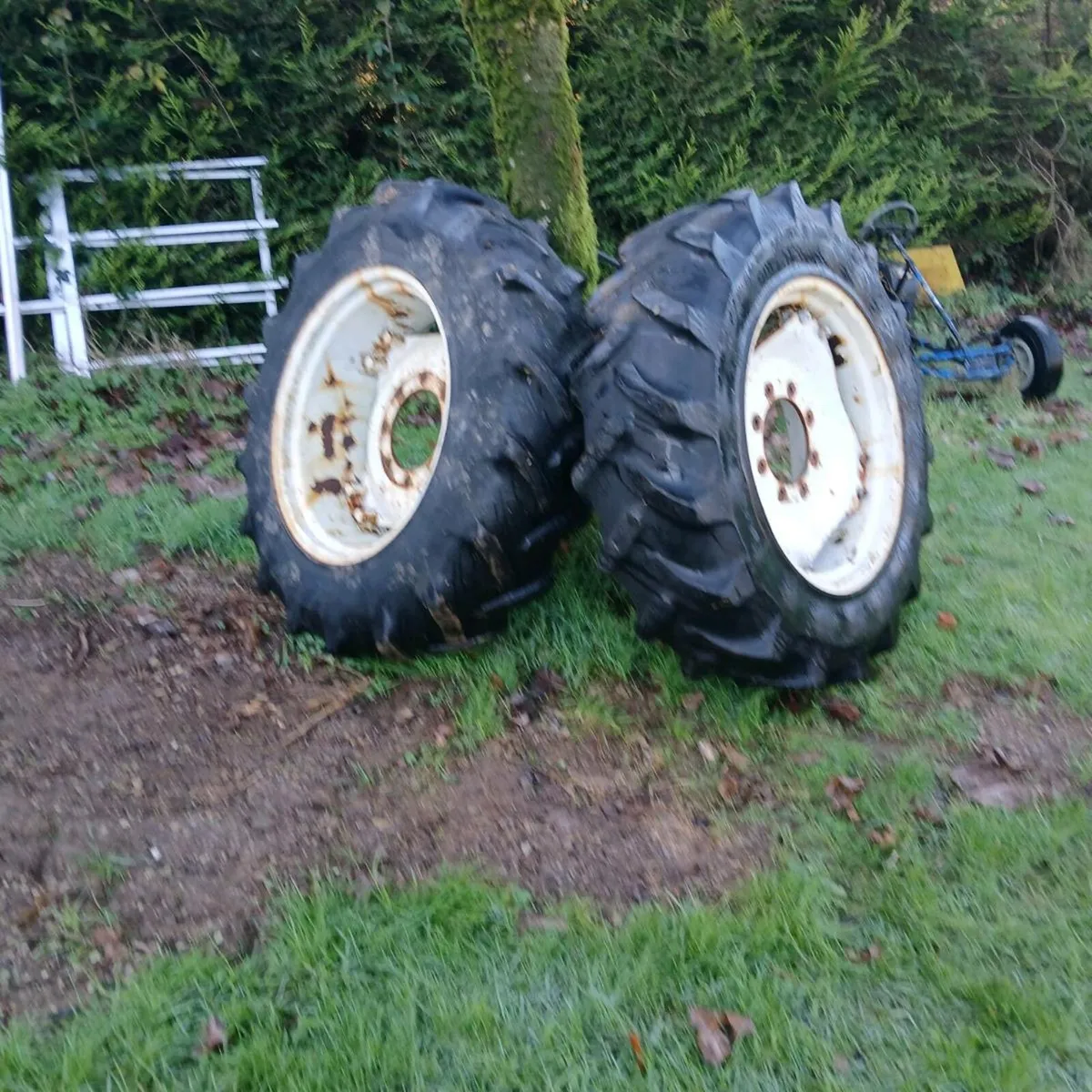 Two wheels and tyres 13.6 R28 - Image 1