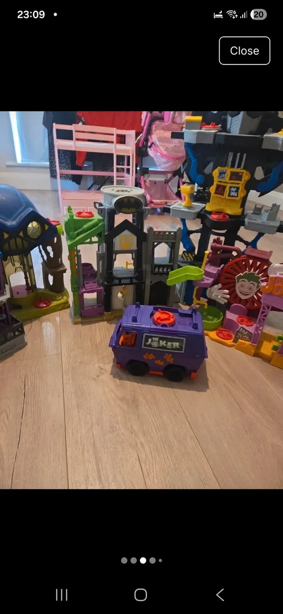 Batman village - Image 1