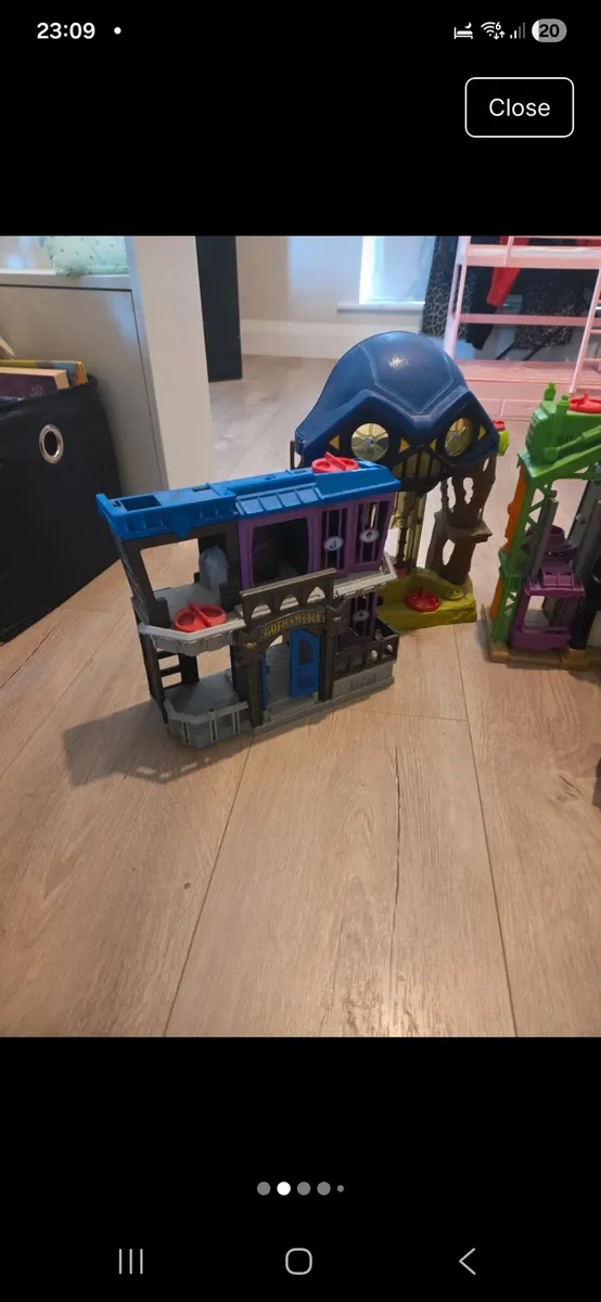 Batman village - Image 2