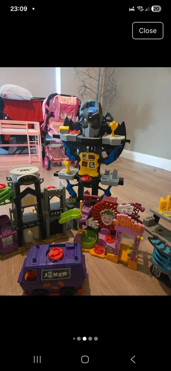 Batman village - Image 3