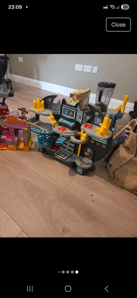 Batman village - Image 4