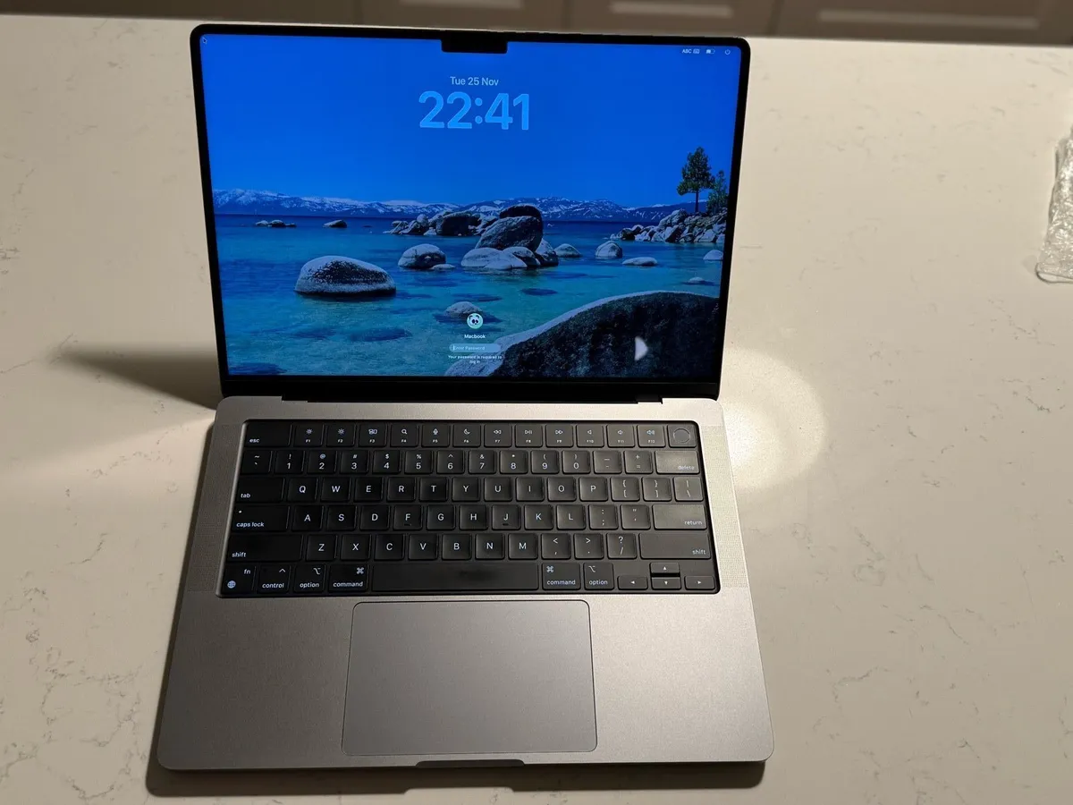 Apple MacBook Pro M1 - Image 1