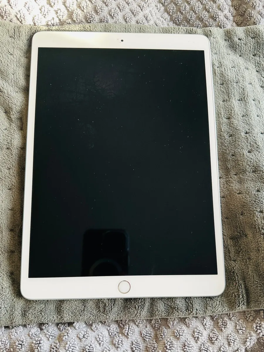 iPad Air 3 - Image 2