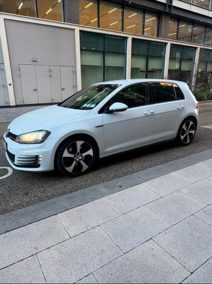 Volkswagen Golf GTI - Image 3