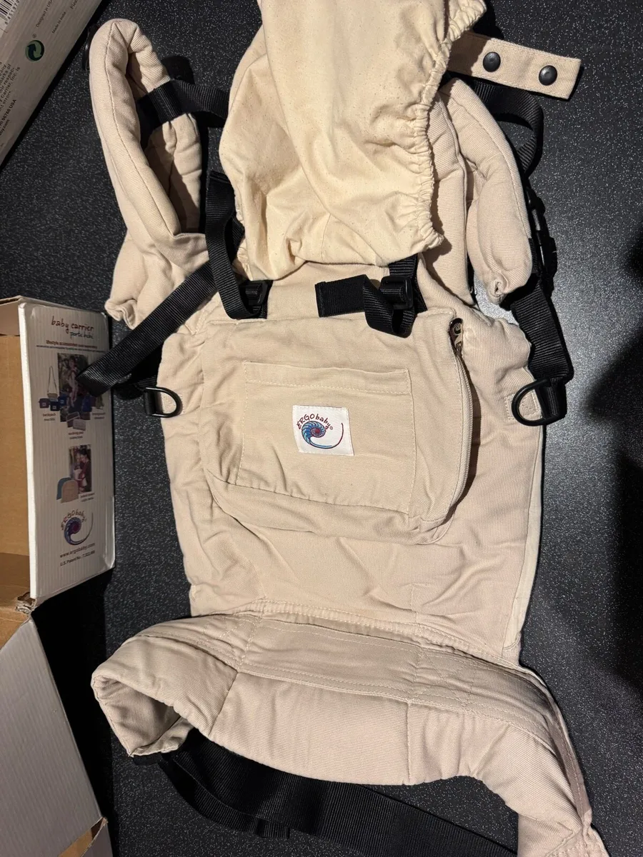 ERGObaby Carrier & Infant Insert Boxed - Image 4