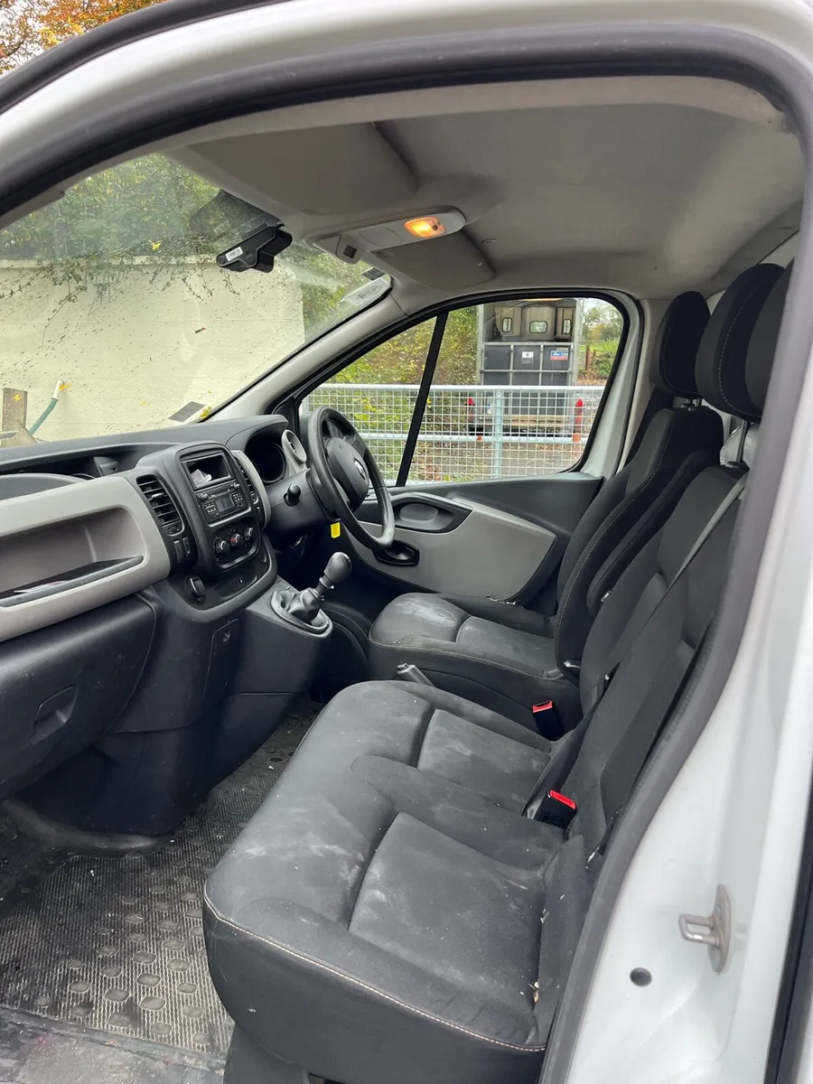 Renault traffic Commercial Van - Image 4