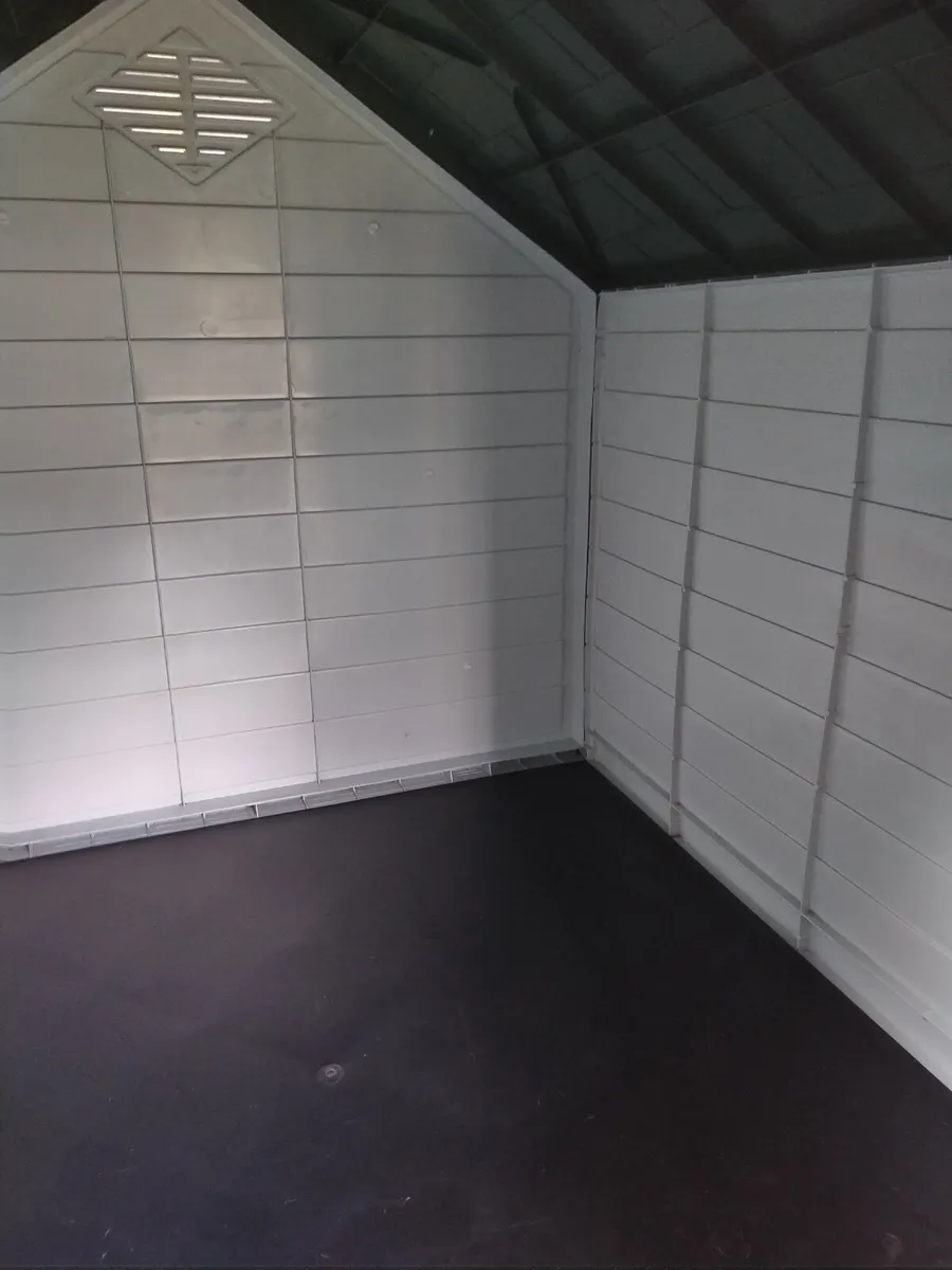 Dog Kennel - Plastic - Extra Large €100 - Image 4