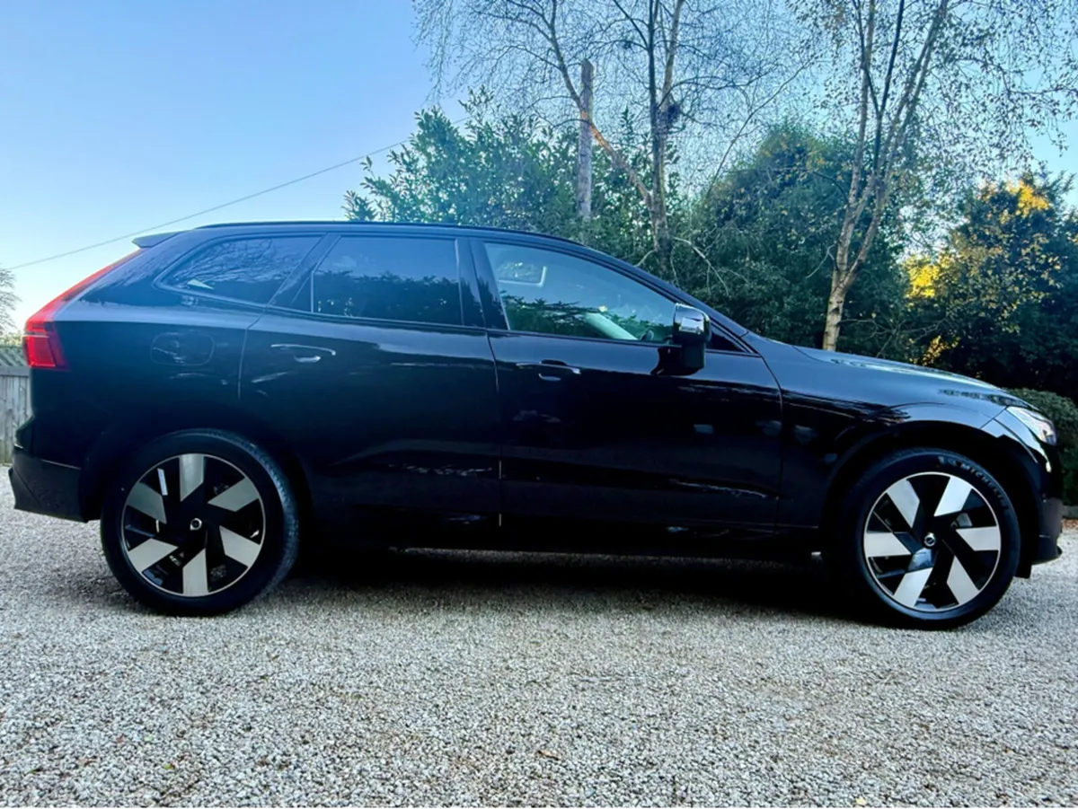 Volvo XC60 T8 ULTIMATE DARK 455BHP 5 - Image 4