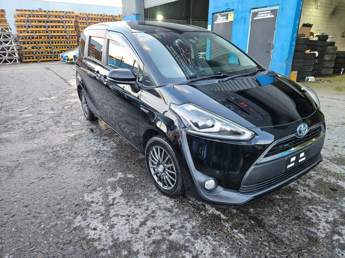 2015 Toyota Sienta 1.5 Hybrid Auto / 7 Seater - Image 1