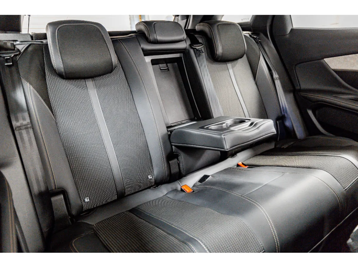 Peugeot 3008 GT PHEV Auto 225HP - Image 4