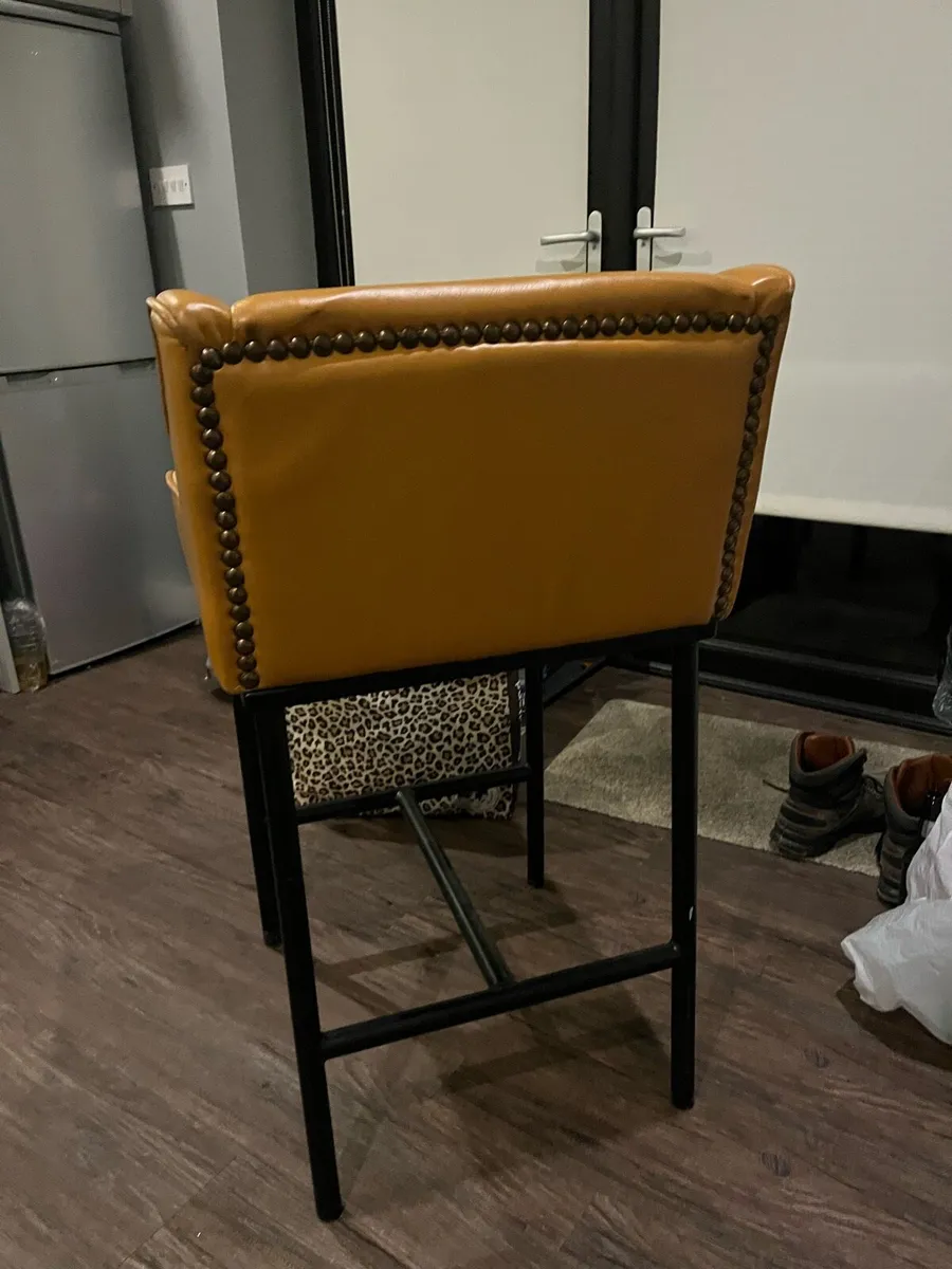 4 Solid Bar stools - Image 2