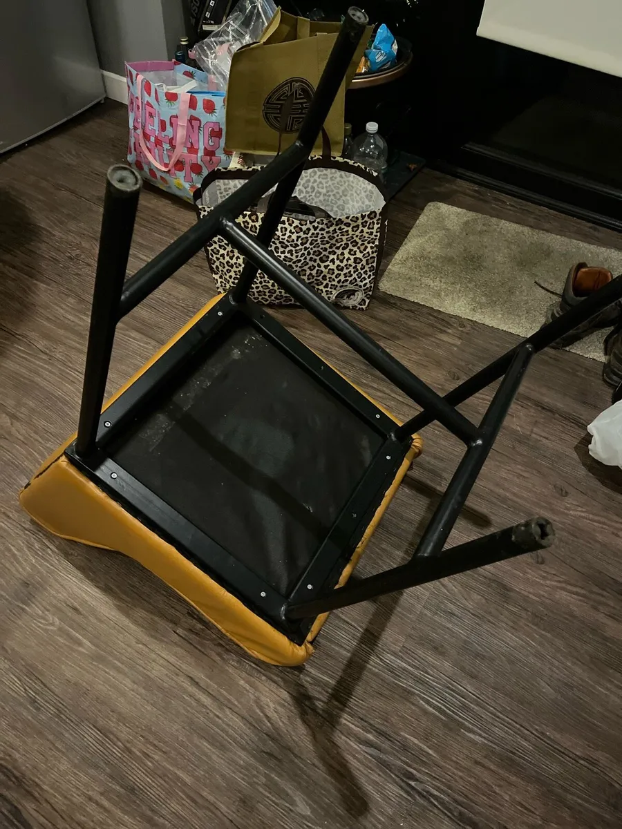 4 Solid Bar stools - Image 3