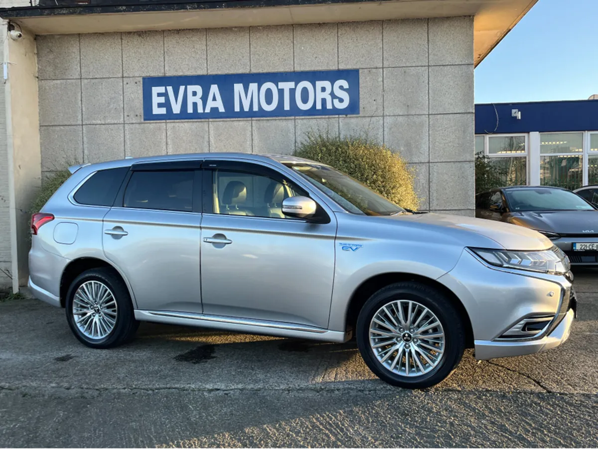 Mitsubishi Outlander 4WD G LIMITED 2.4 PETROL PLUG - Image 3