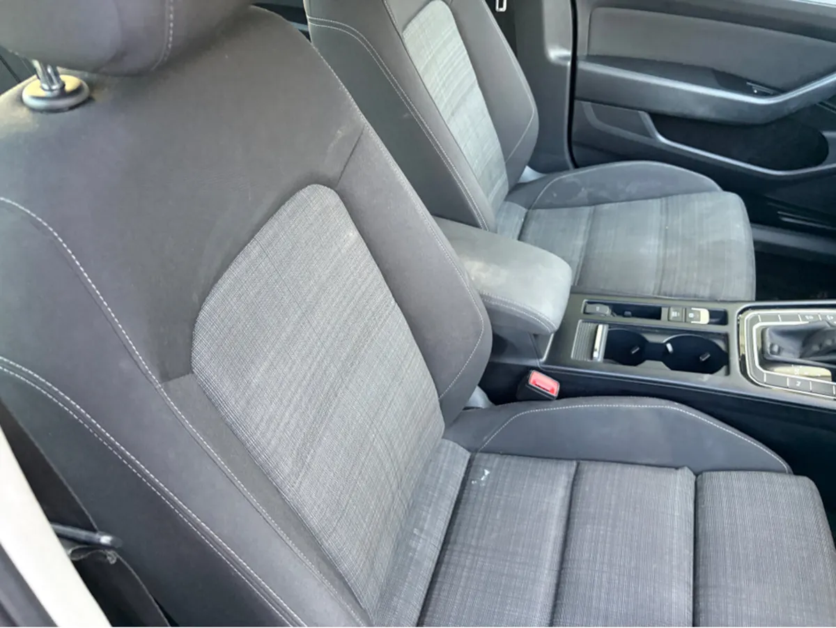 Volkswagen Passat SE NAV TDI S-A DSG - Image 2