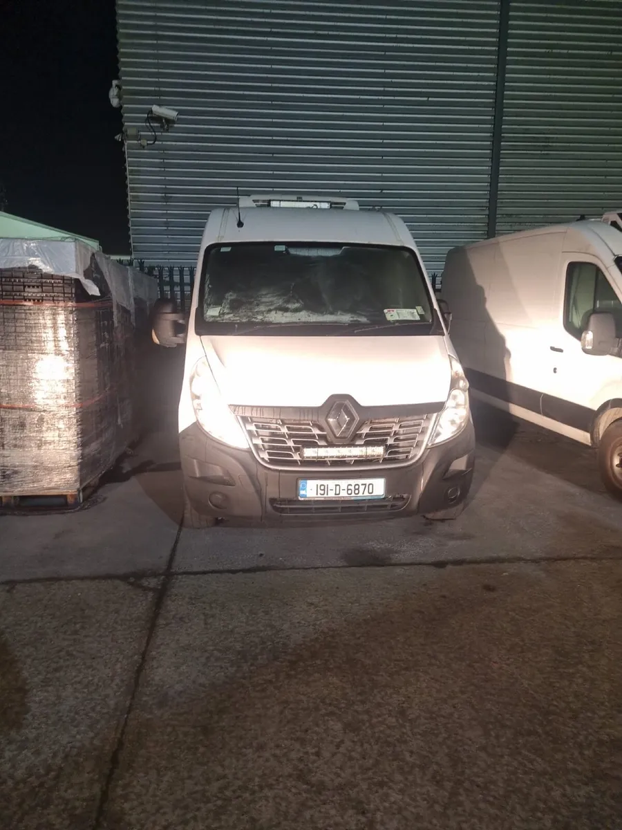 Renault Master fridge van - Image 2