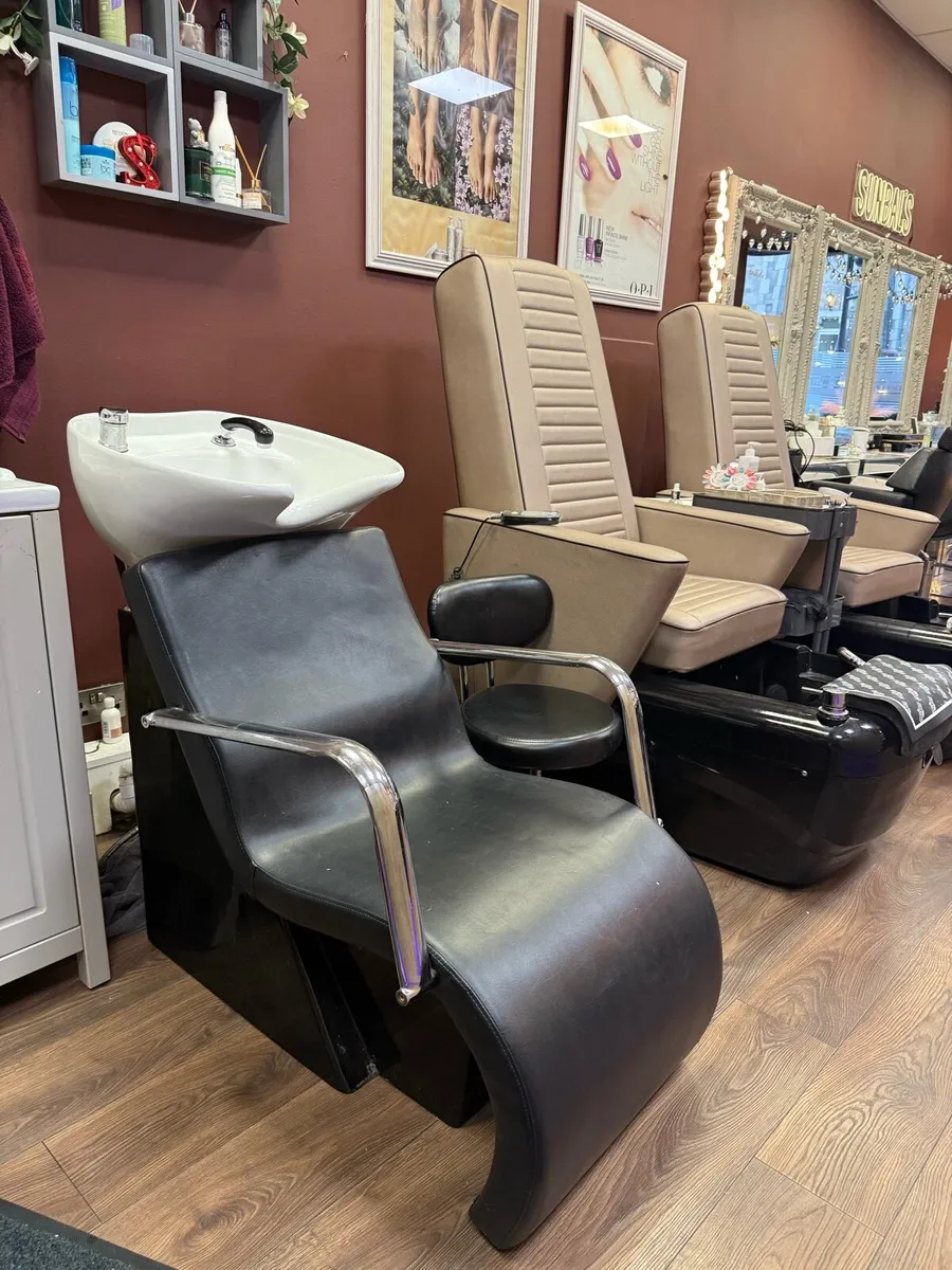 Salon Fitouts for sale - needs gone - Image 2