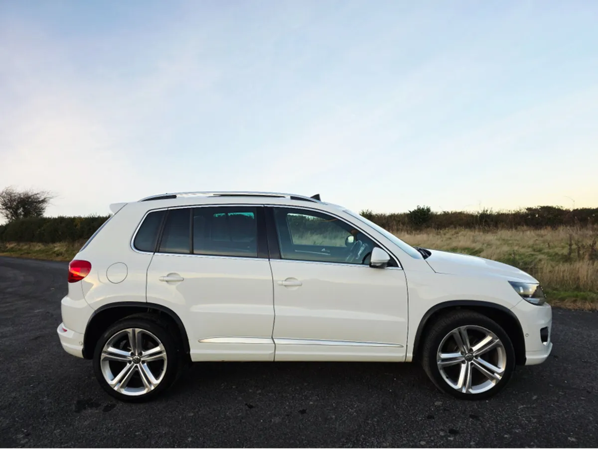 Volkswagen Tiguan R-LINE 2.0 TDI MANUAL 6SPEED FWD - Image 2