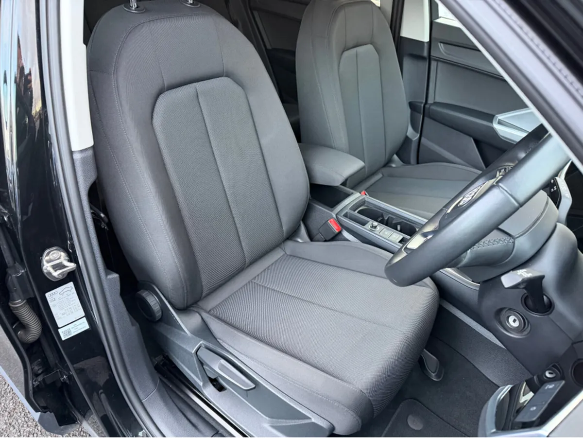 Audi Q3 TECHNIK 45 TFSI E HYBRID//REVERSE CAMERA// - Image 4