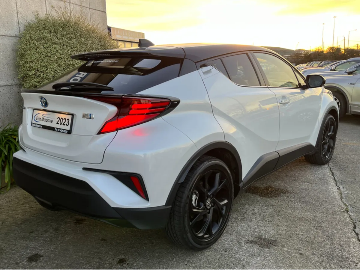Toyota C-HR SOL HYBRID AUTOMATIC 1.8 PETROL //LOW - Image 4