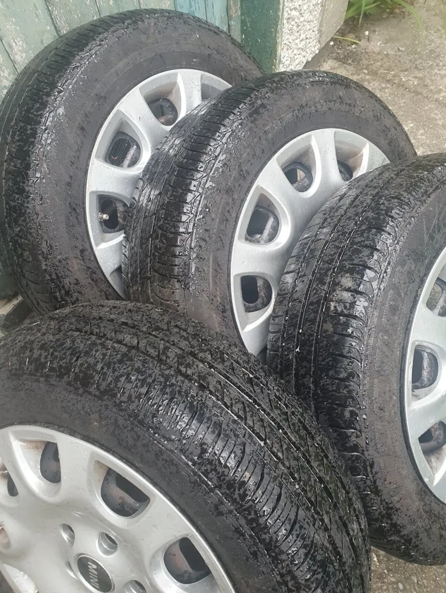 R 15s  tyers on rims like new... good brand... - Image 2