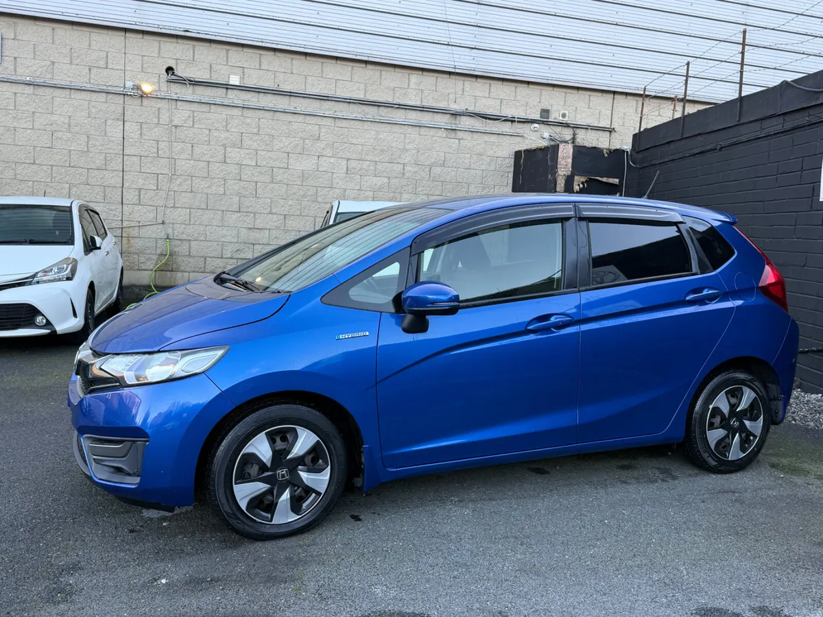 2017 Honda Fit Petrol/Hybrid - Image 3