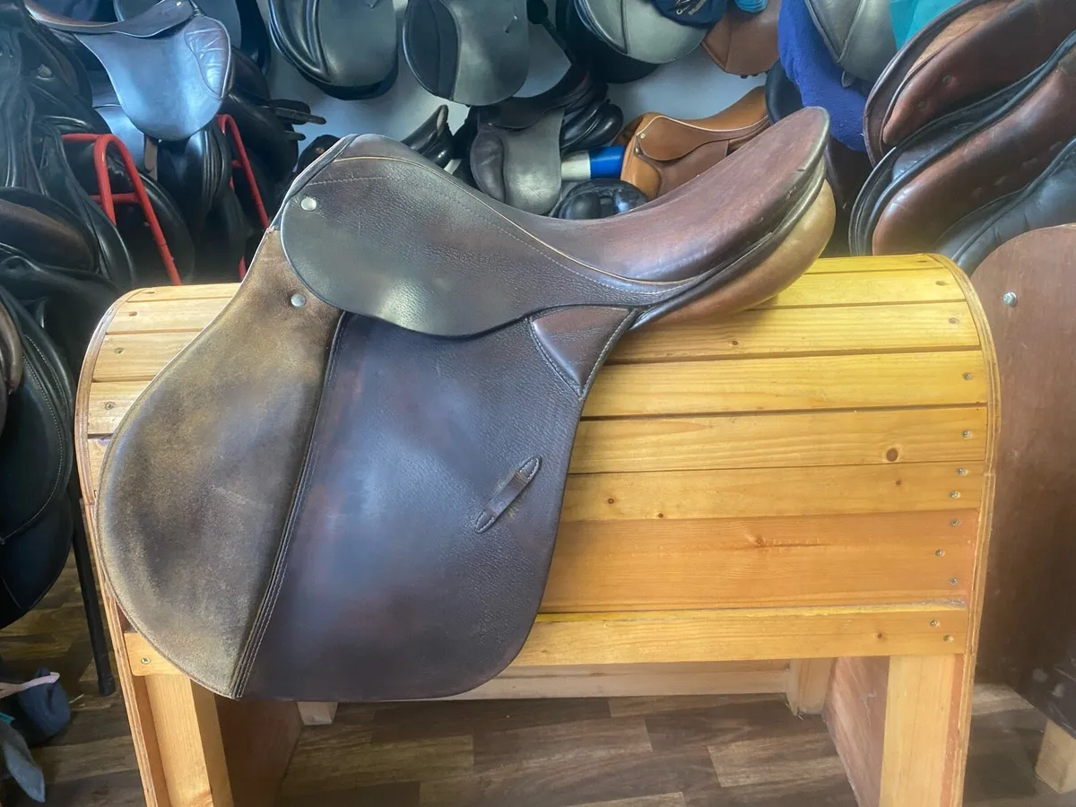 Brown Leather saddle medium wide very good con - Image 3