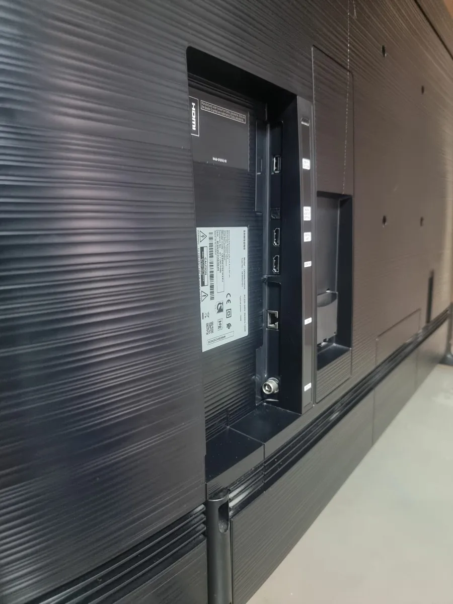 65" Samsung 4K Ultra HD HDR Smart LED TV Certified - Image 3