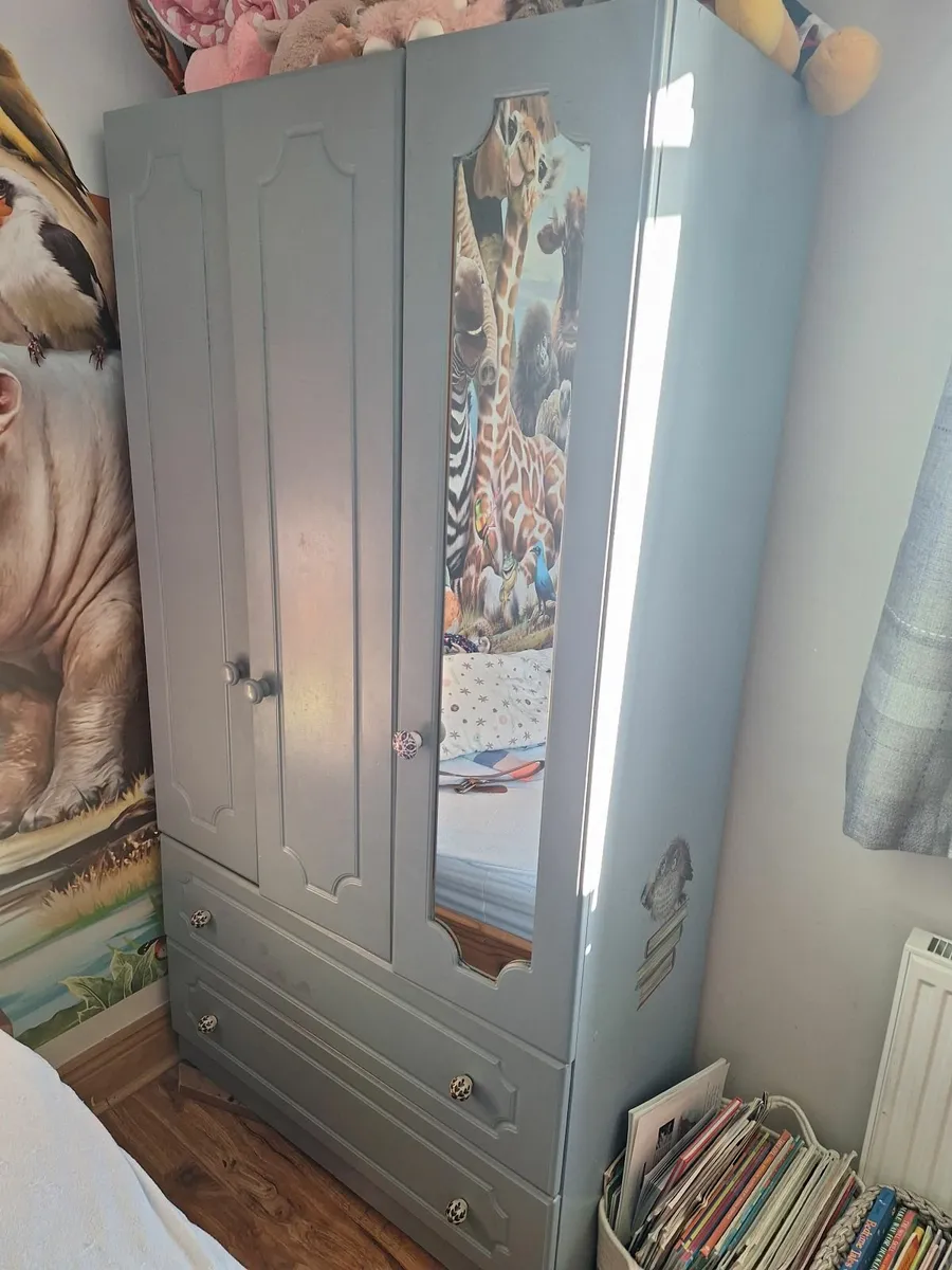 Clothes press - Image 1