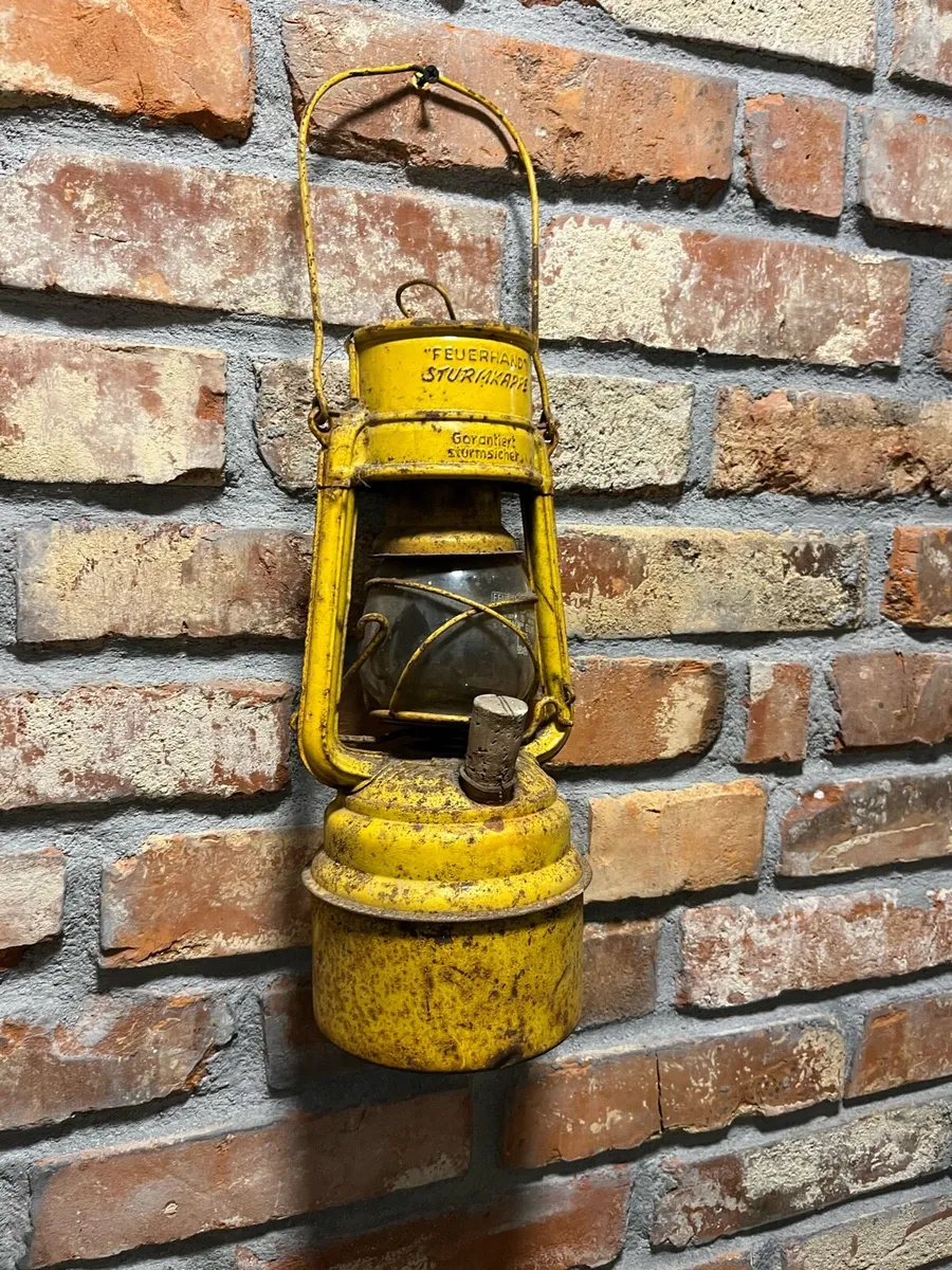 Vintage oil lamp - Image 1