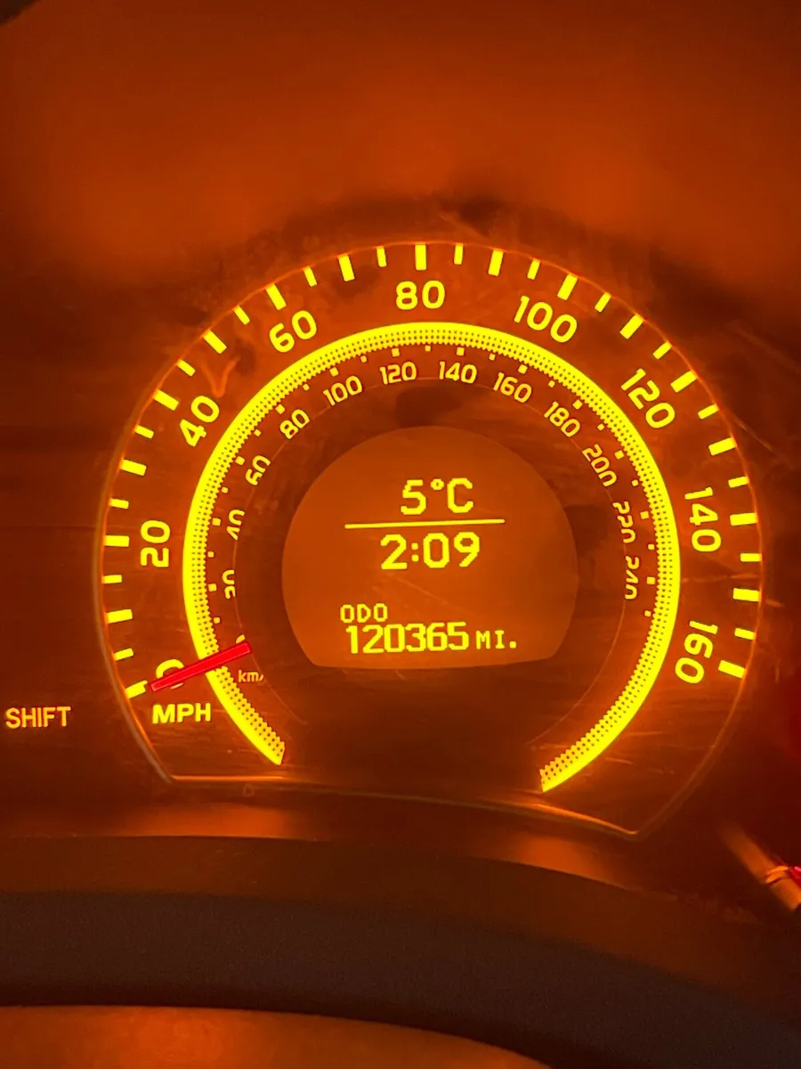 Toyota Auris 2009 - Image 2