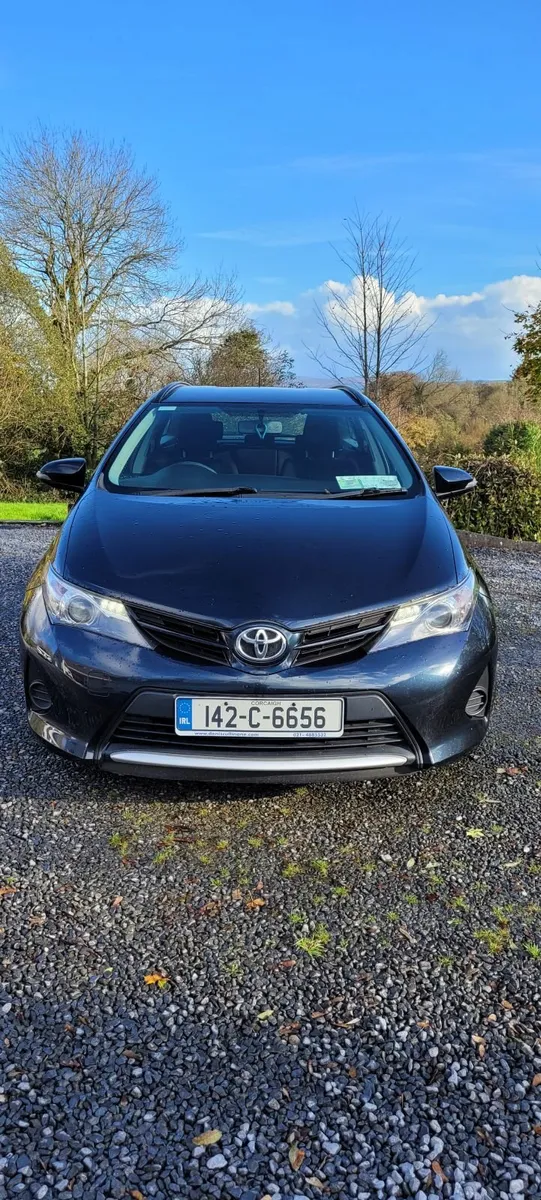 Toyota Auris 2014 - Image 2
