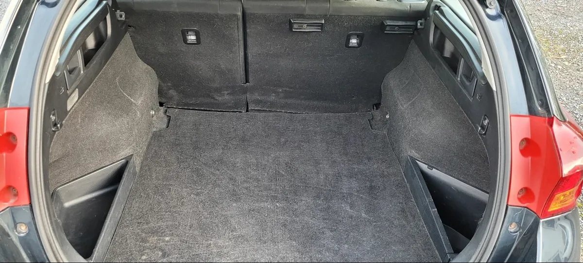 Toyota Auris 2014 - Image 4
