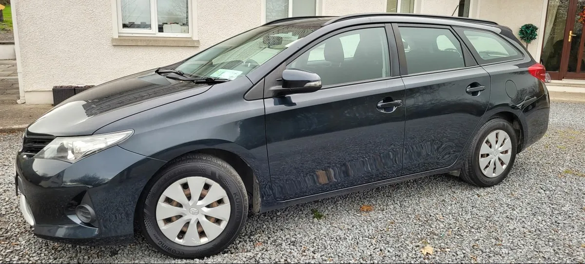 Toyota Auris 2014 - Image 1
