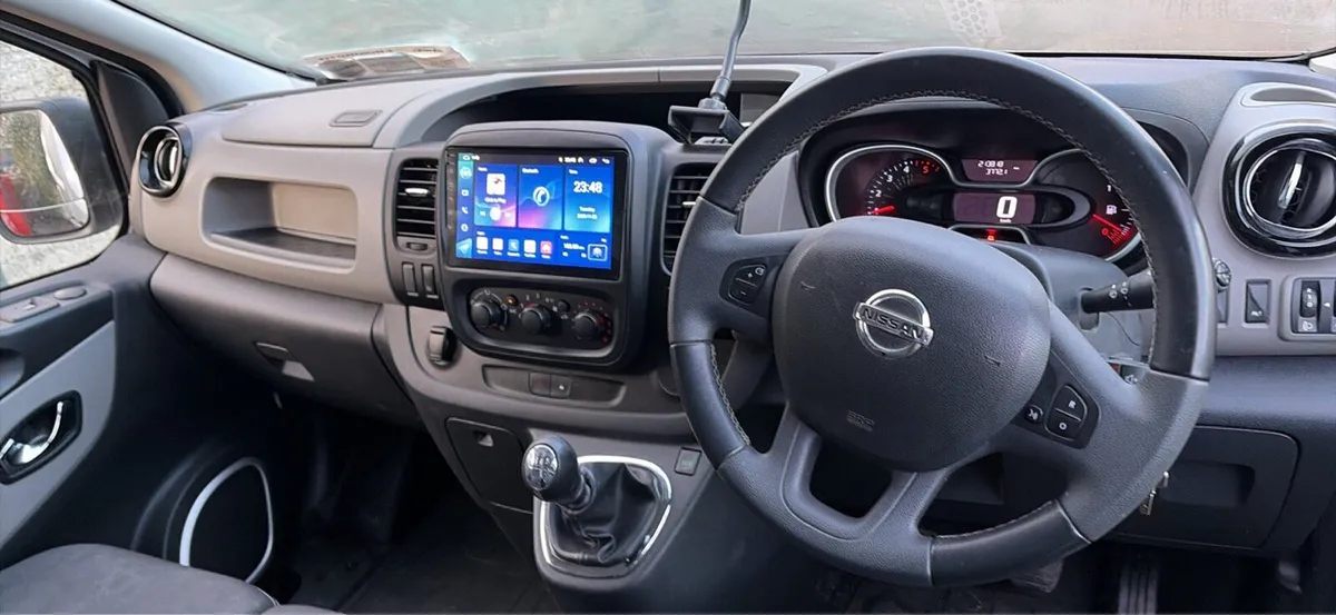 Nissan nv300 high roof - Image 3