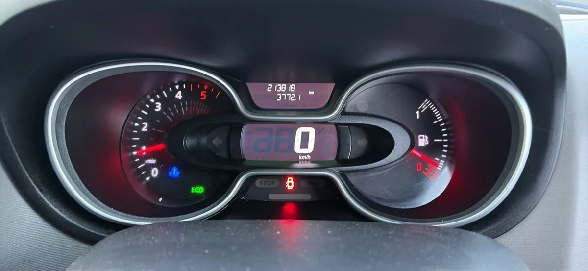 Nissan nv300 high roof - Image 4