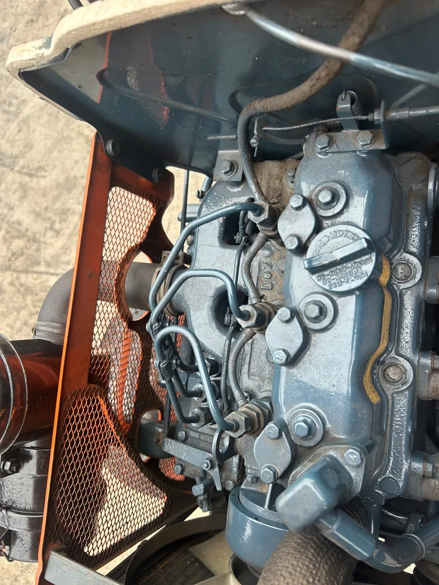 Kubota B6100 Compact Tractor - Image 4