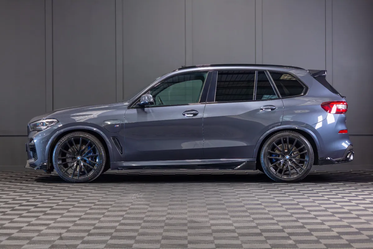 202 BMW X5 X-Drive 45e M-Sport - Image 3