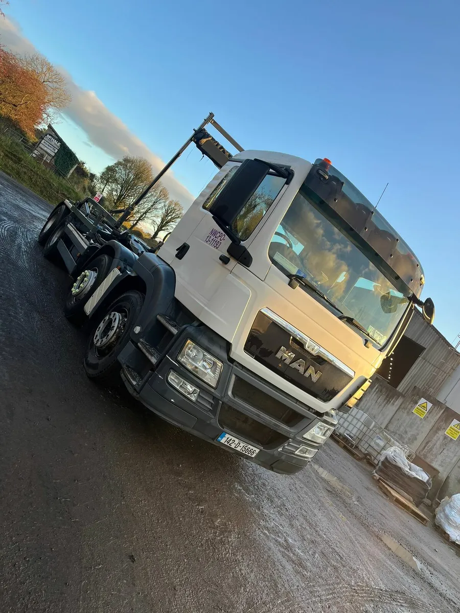 Man Hook Truck - Image 2