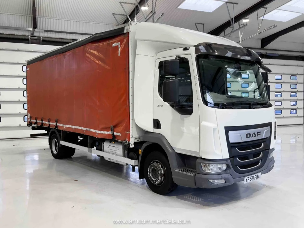 2018 (68) DAF LF 210 CURTAIN SIDE 12 TONNE - Image 1