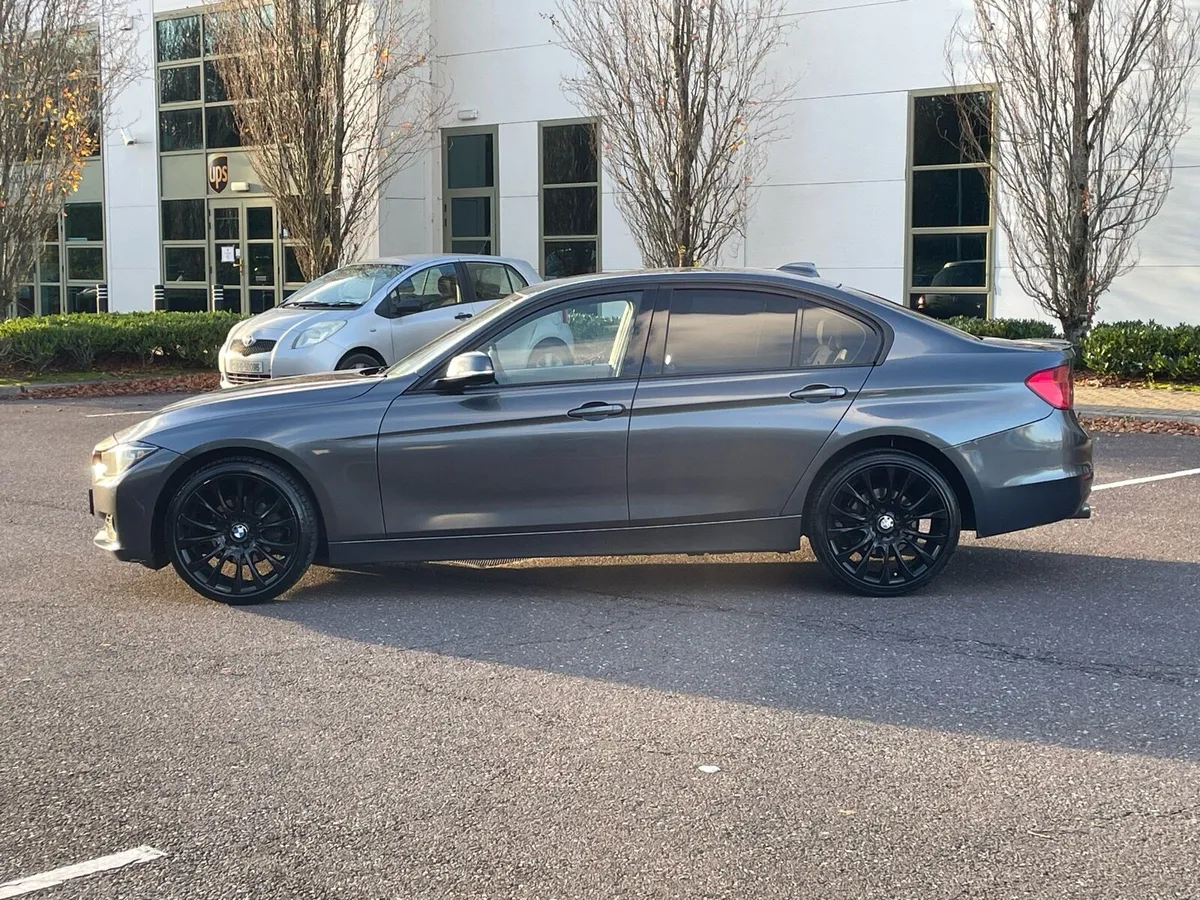 BMW 318d Automatic - Image 2