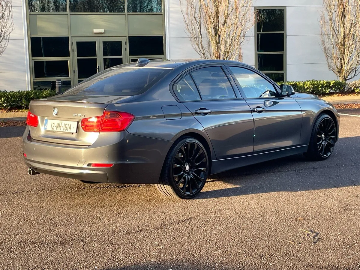 BMW 318d Automatic - Image 3