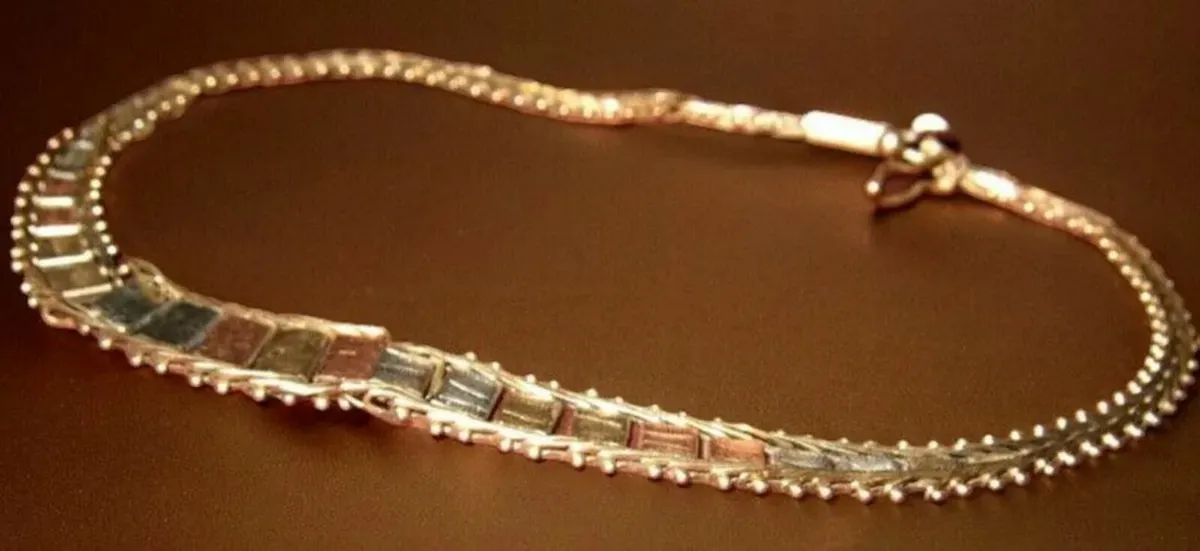 Vintage Hallmarked 9ct Gold/3 Colour Bracelet - Image 1