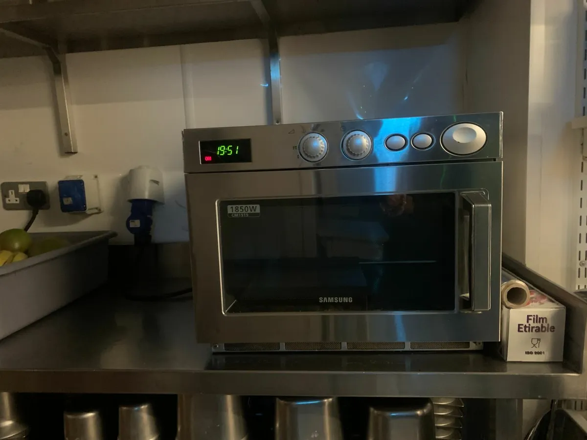 Samsung 1850 W Microwave - Image 1