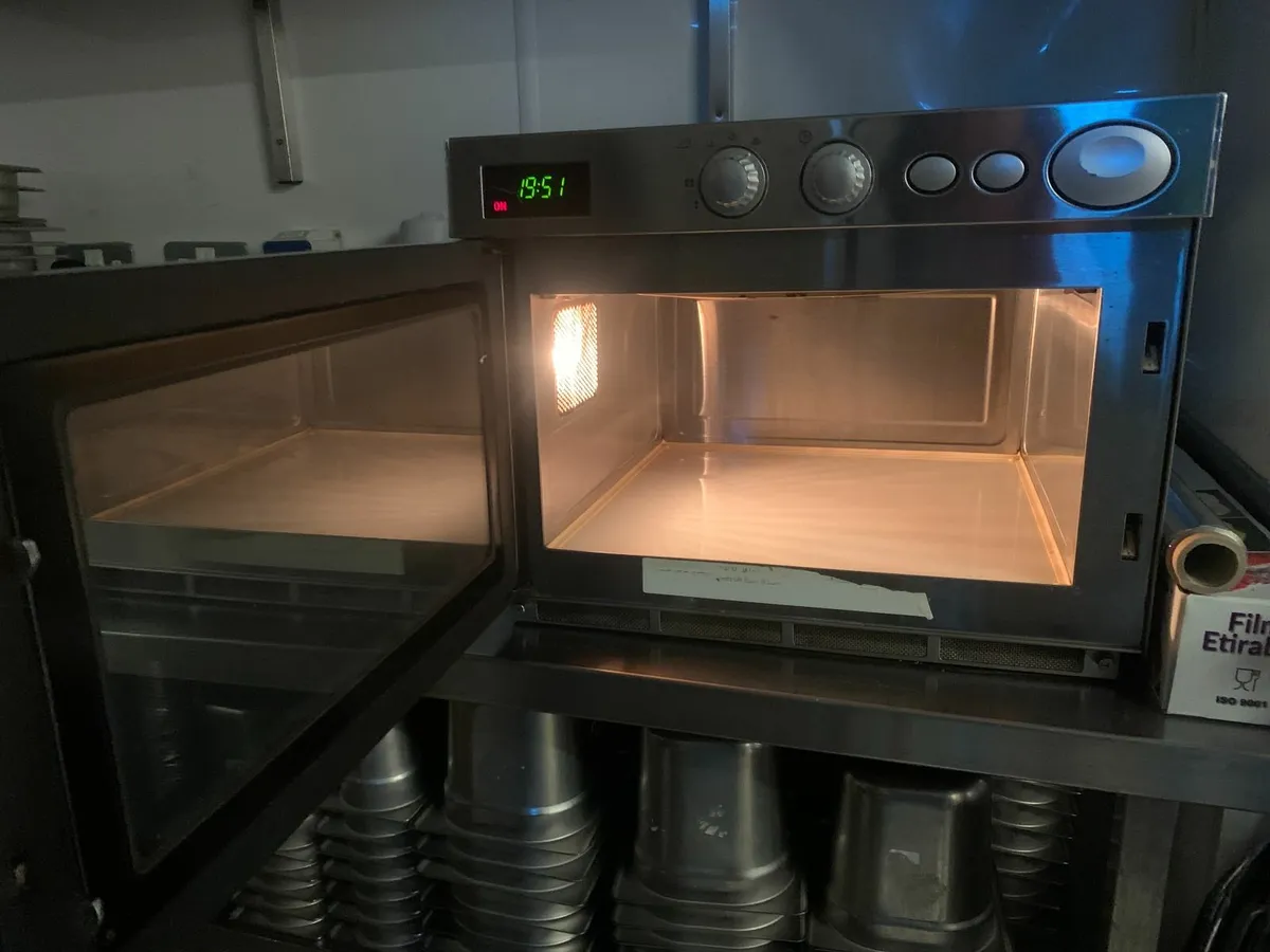 Samsung 1850 W Microwave - Image 2