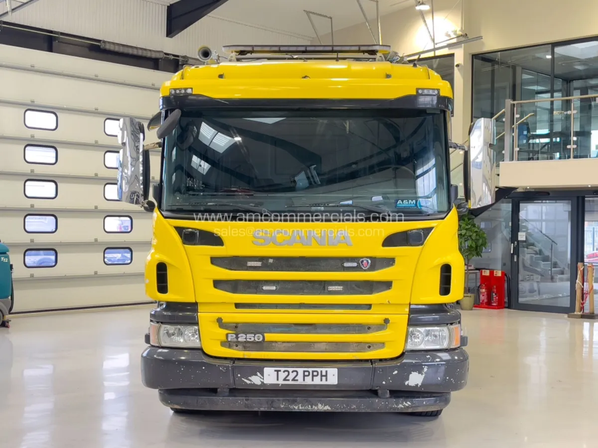 2015 (15) SCANIA P250 ROAD SWEEPER - Image 2